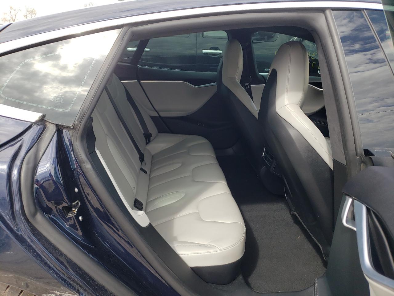 Photo 6 from auction – 2015 TESLA MODEL S 85 with VIN 5YJSA1H22FFP78411