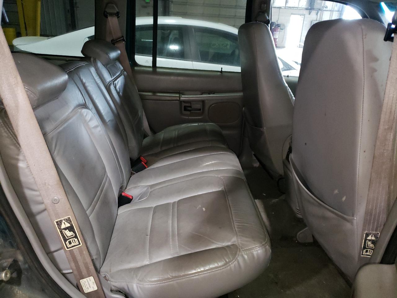 Photo 6 from auction – 1999 FORD EXPLORER with VIN 1FMZU34E2XZB11962