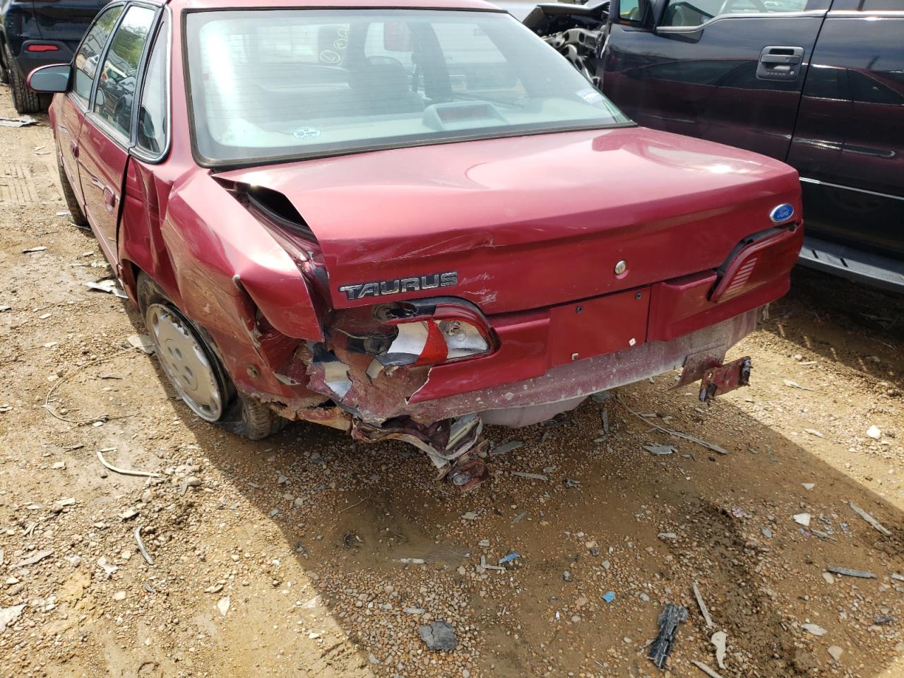 Photo 9 from auction – 1995 FORD TAURUS GL with VIN 1FALP52U7SG319806