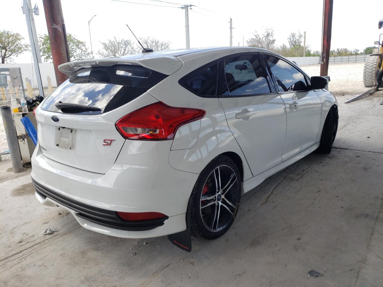 Photo 4 from auction – 2018 FORD FOCUS ST with VIN 1FADP3L93JL220487