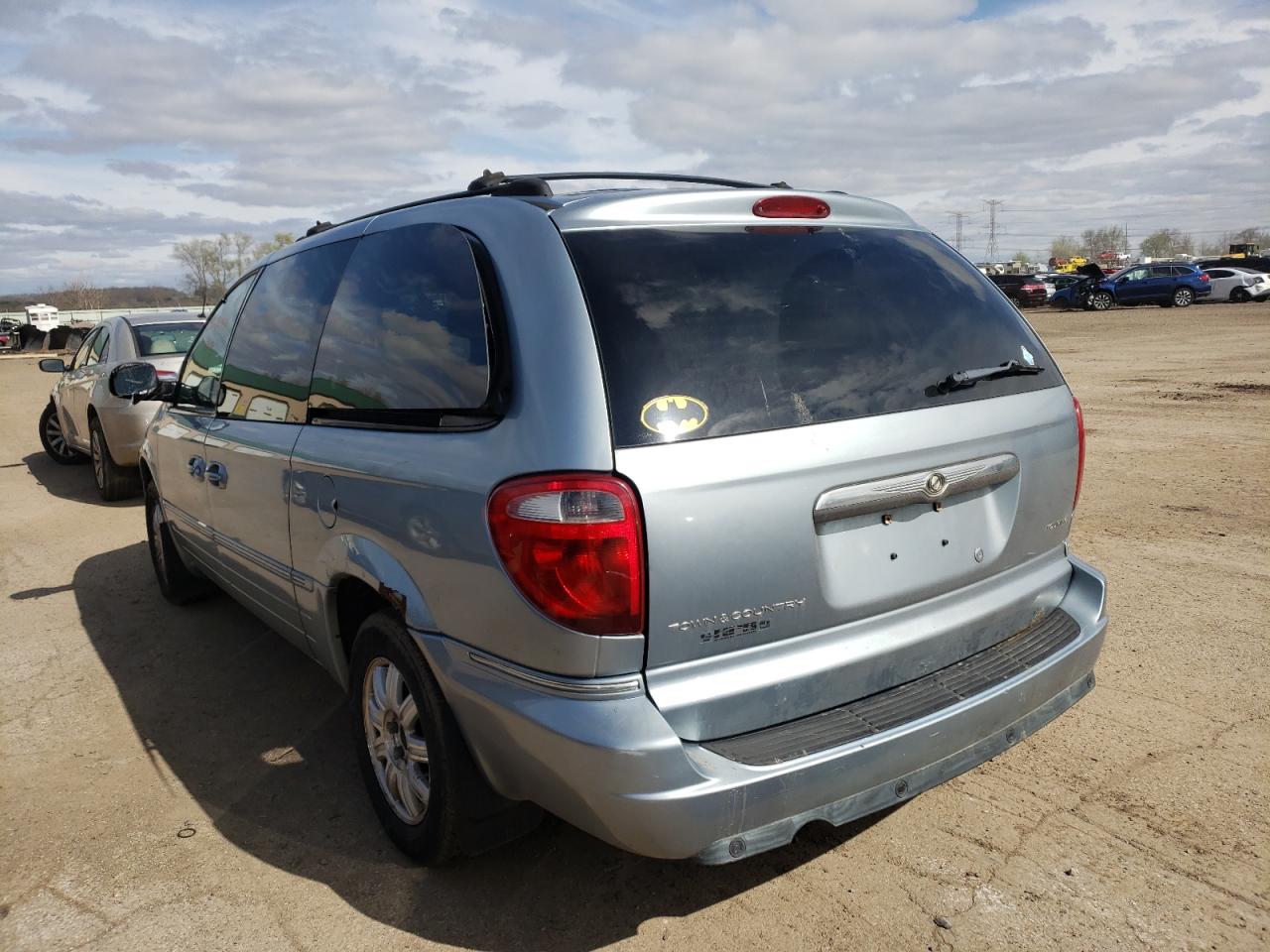 Photo 3 from auction – 2005 CHRYSLER TOWN & COU with VIN 2C8GP54L75R131823