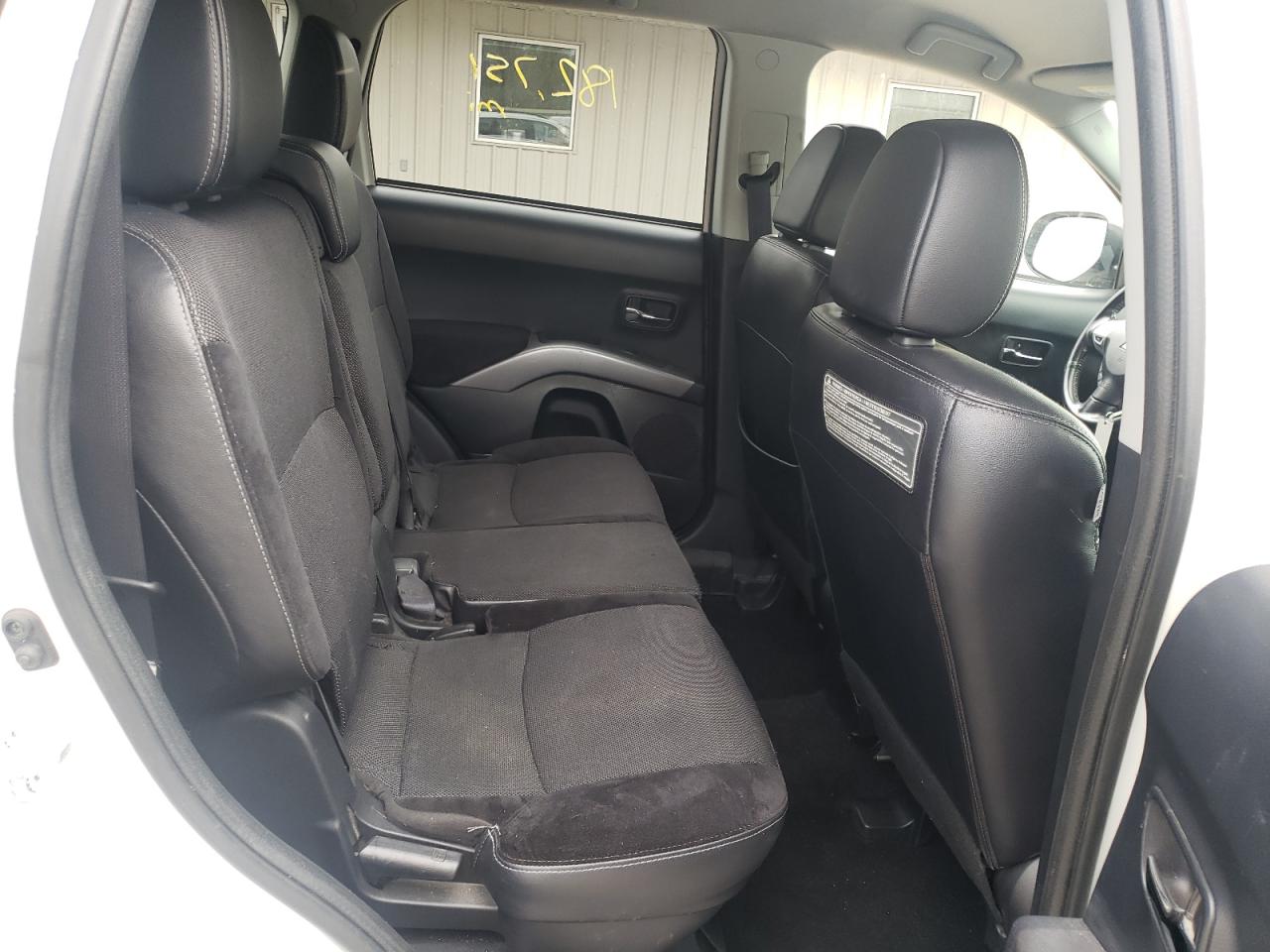 Photo 6 from auction – 2012 MITSUBISHI OUTLANDER with VIN JA4JT3AW9CU002546
