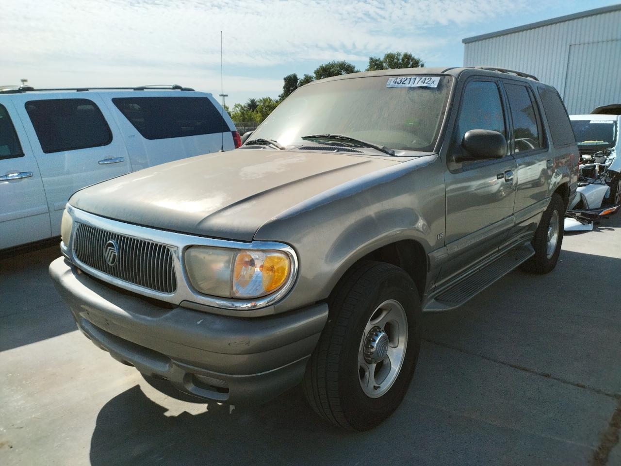 Photo 2 from auction – 2000 MERCURY MOUNTAINEE with VIN 4M2DU66PXYUJ04202