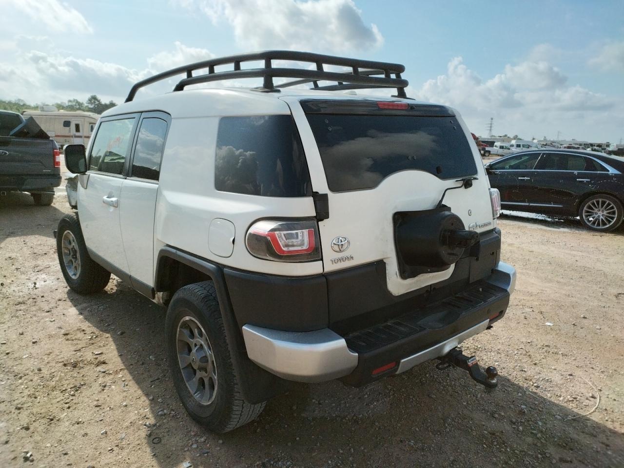 Photo 3 from auction – 2012 TOYOTA FJ CRUISER with VIN JTEBU4BF3CK148461