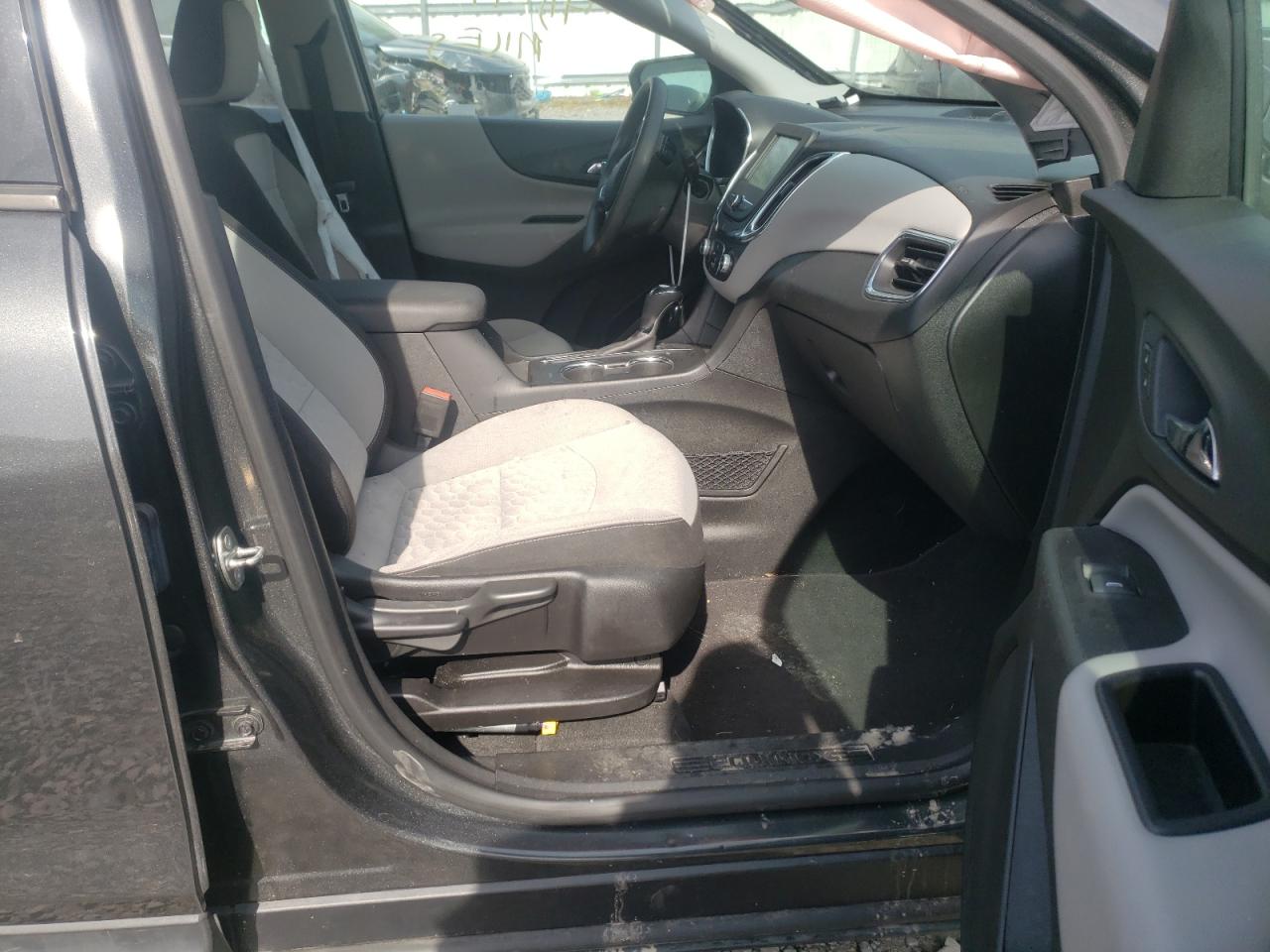 Photo 5 from auction – 2018 CHEVROLET EQUINOX LS with VIN 2GNAXHEV3J6316415