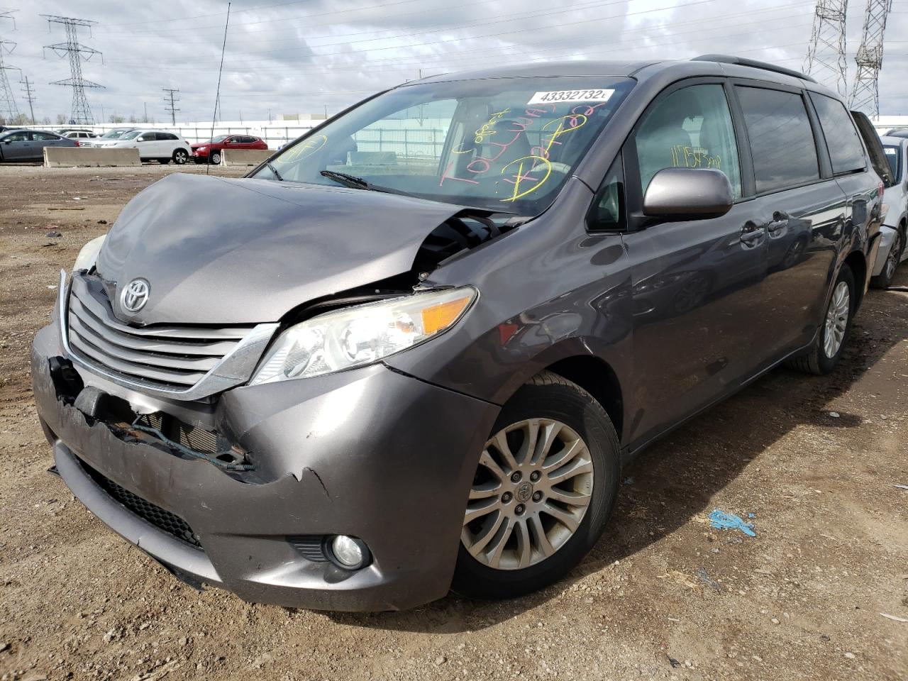 Photo 2 from auction – 2012 TOYOTA SIENNA XLE with VIN 5TDYK3DC1CS180576