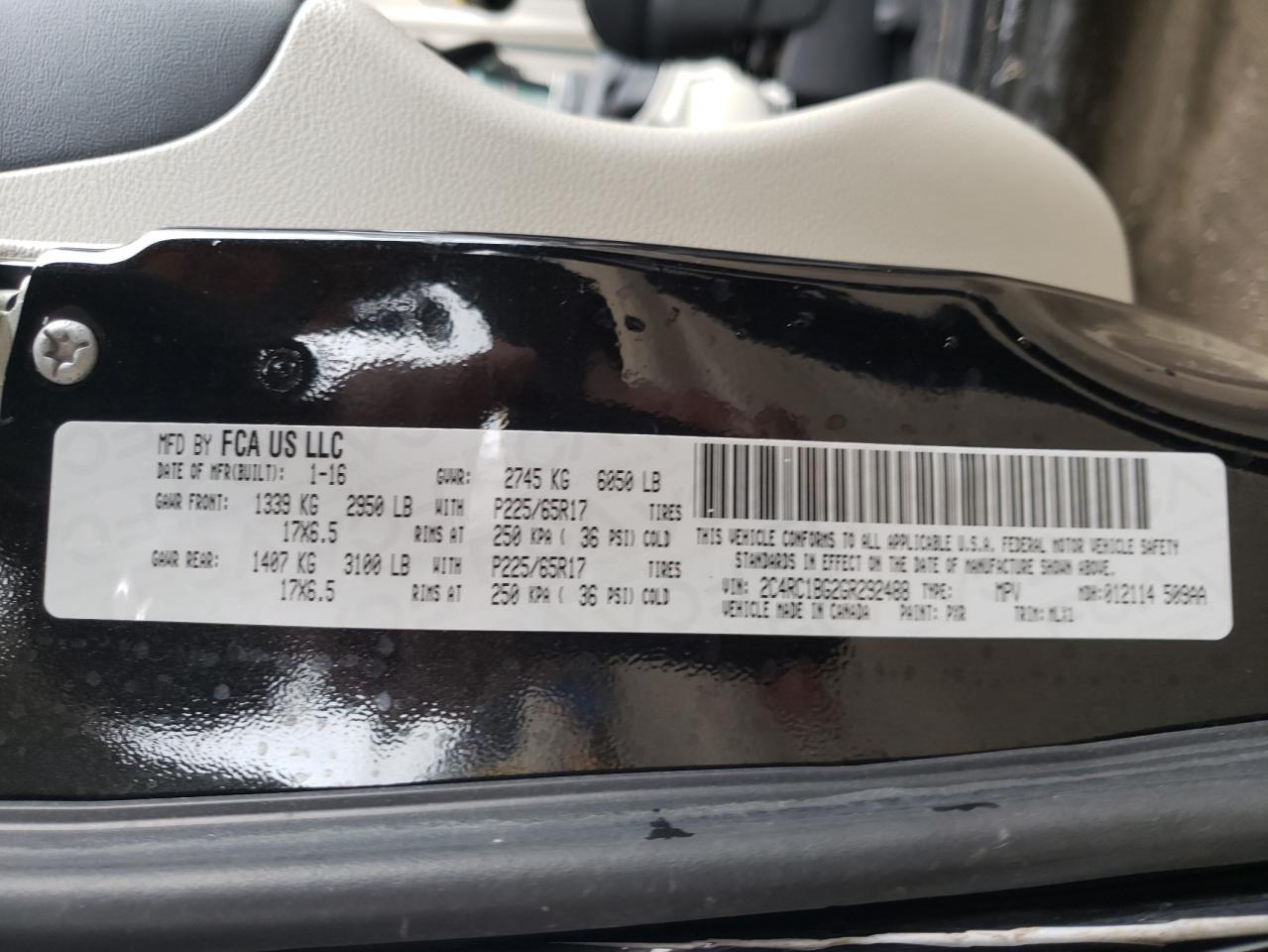 Photo 10 from auction – 2016 CHRYSLER TOWN & COU with VIN 2C4RC1BG2GR292488