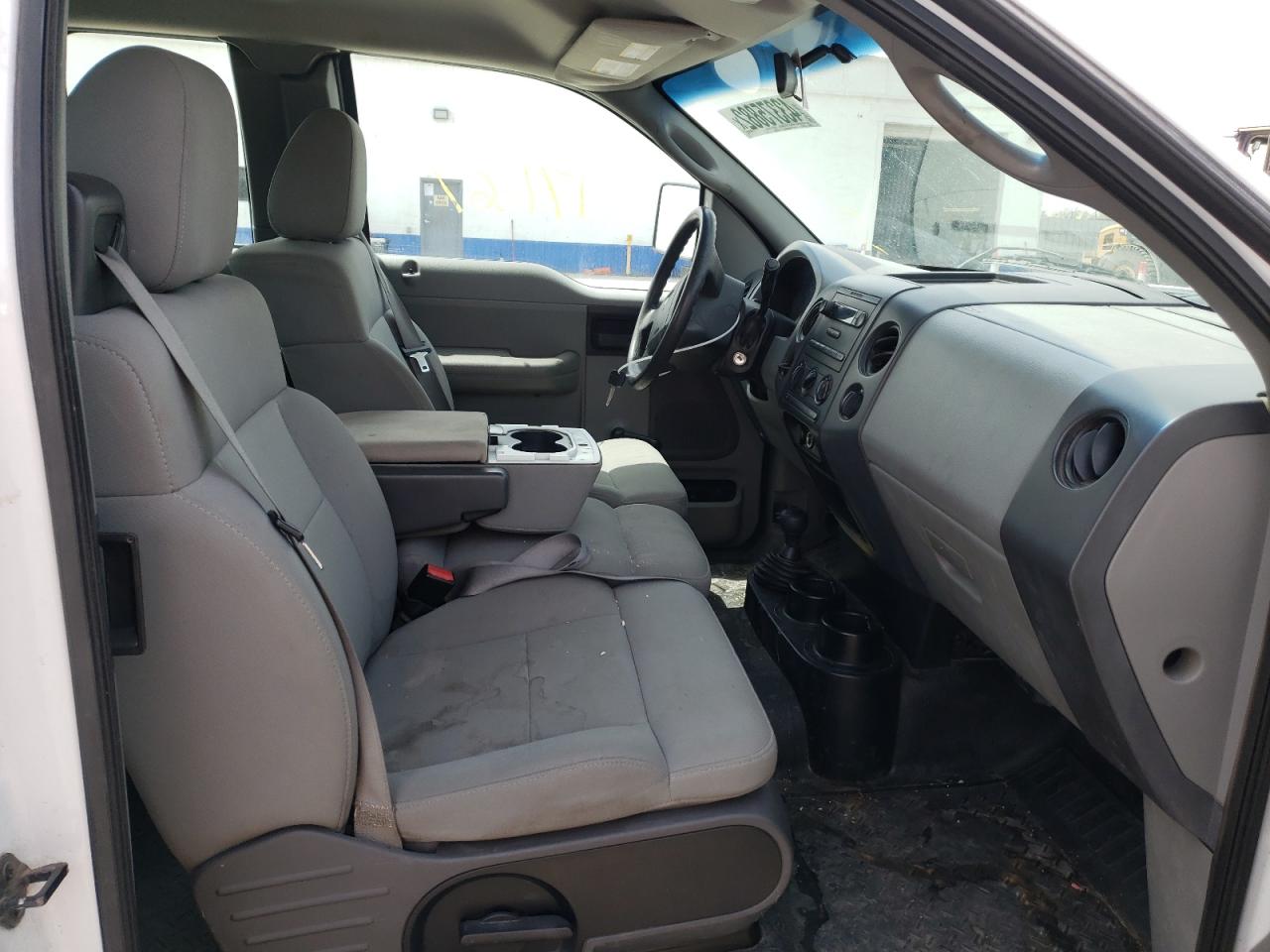 Photo 5 from auction – 2004 FORD F150 with VIN 1FTRX14W24NB85619