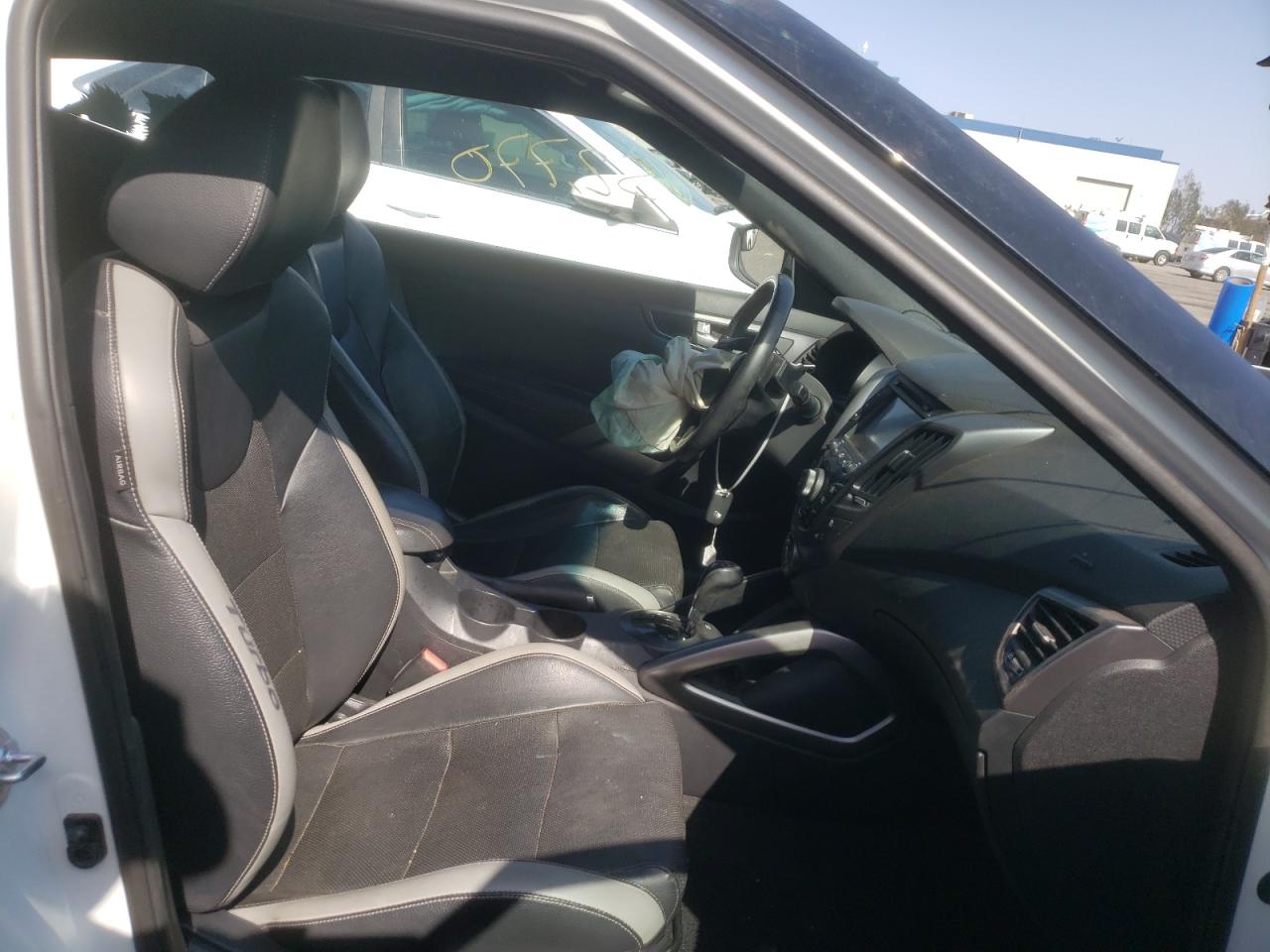 Photo 5 from auction – 2016 HYUNDAI VELOSTER T with VIN KMHTC6AE0GU297349