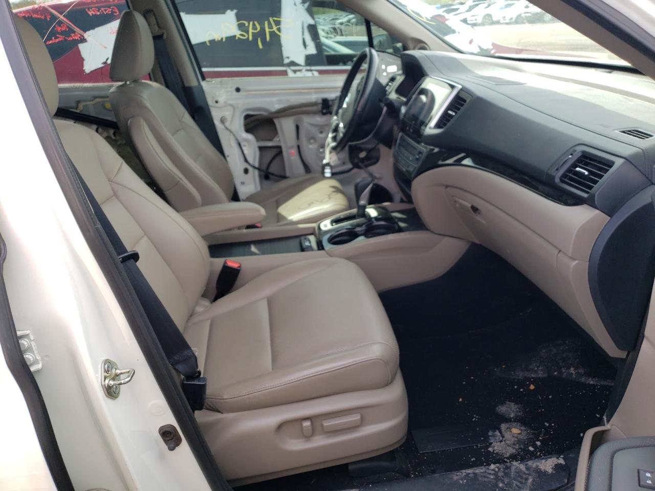 Photo 5 from auction – 2017 HONDA RIDGELINE with VIN 5FPYK3F75HB035396