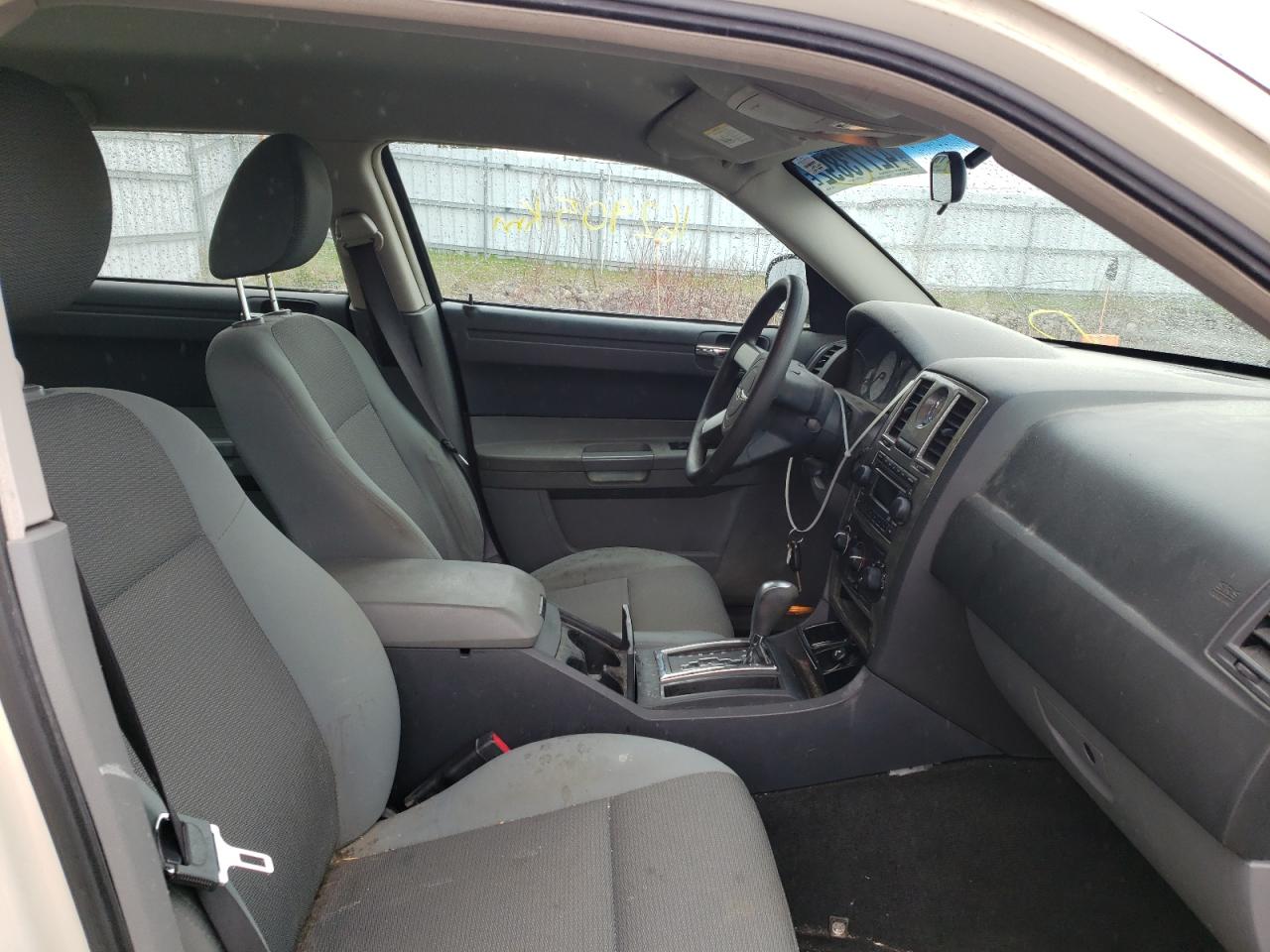 Photo 5 from auction – 2005 CHRYSLER 300 TOURIN with VIN 2C3JA53G85H584940