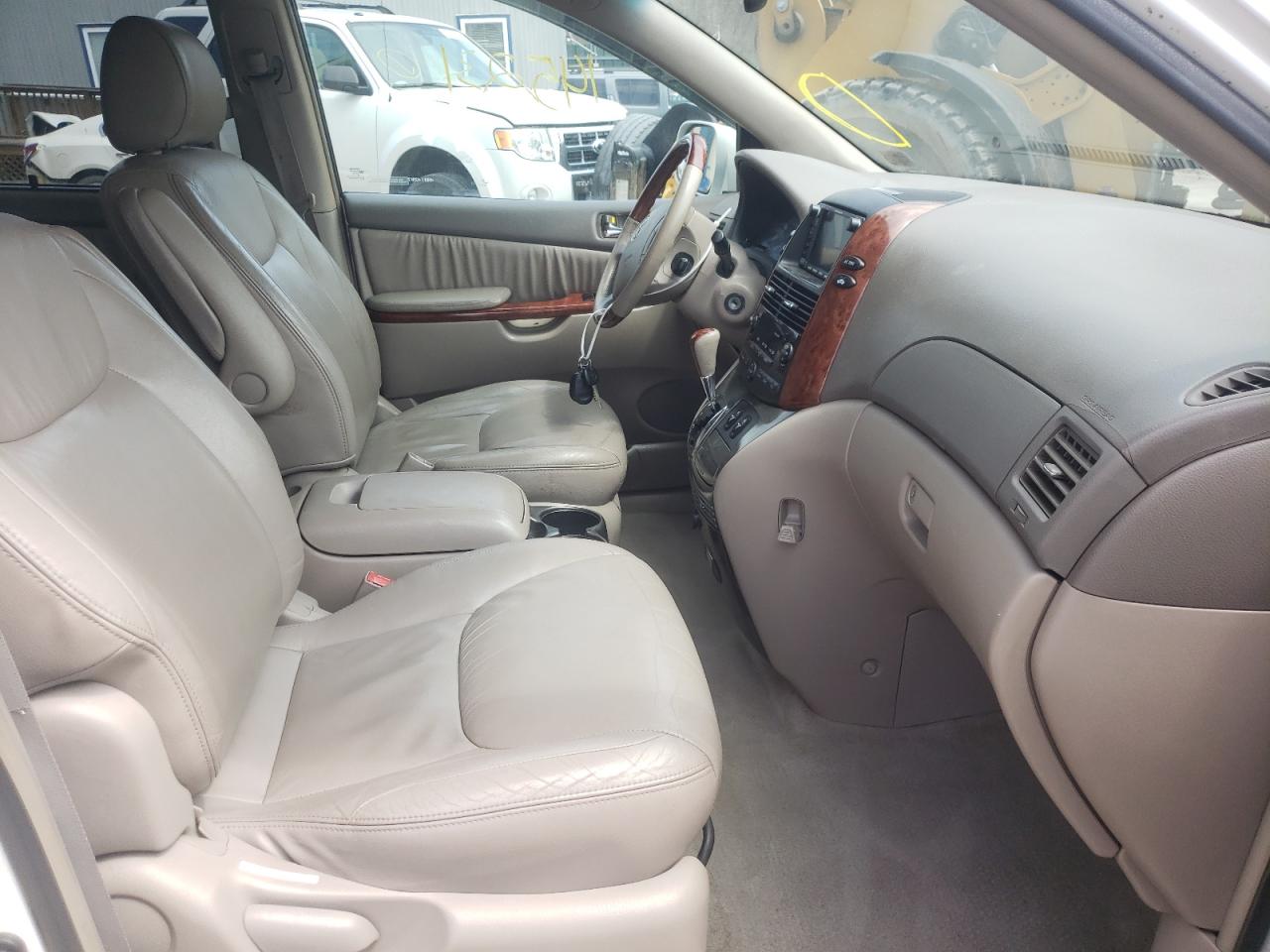 Photo 5 from auction – 2004 TOYOTA SIENNA XLE with VIN 5TDBA22CX4S014287