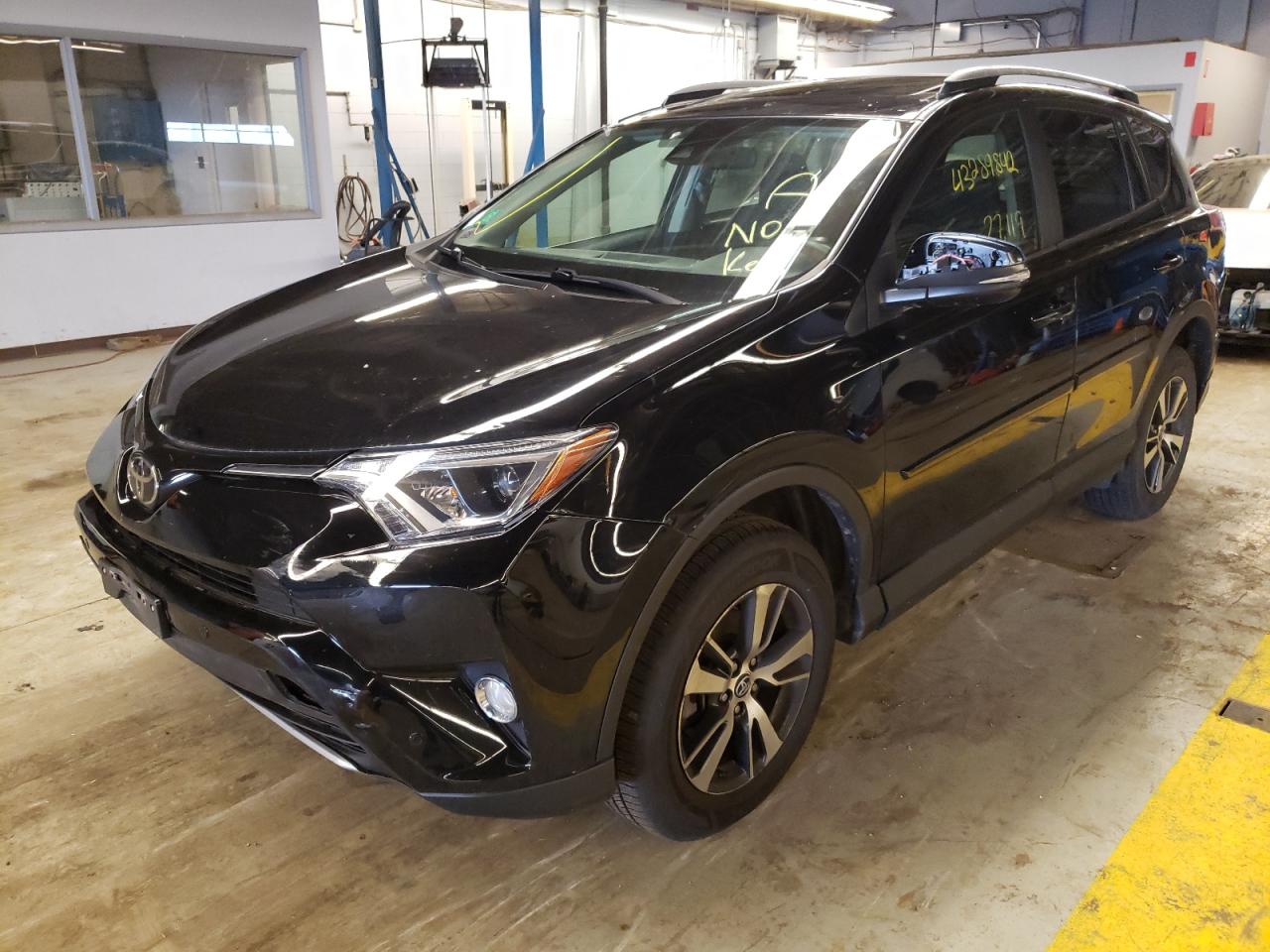 Photo 2 from auction – 2017 TOYOTA RAV4 XLE with VIN 2T3RFREV7HW682364