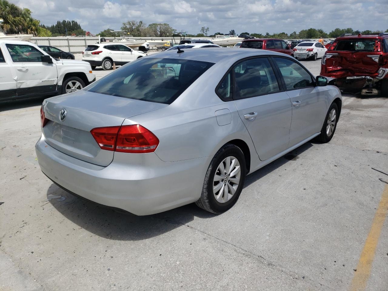 Photo 4 from auction – 2013 VOLKSWAGEN PASSAT S with VIN 1VWAP7A39DC089375