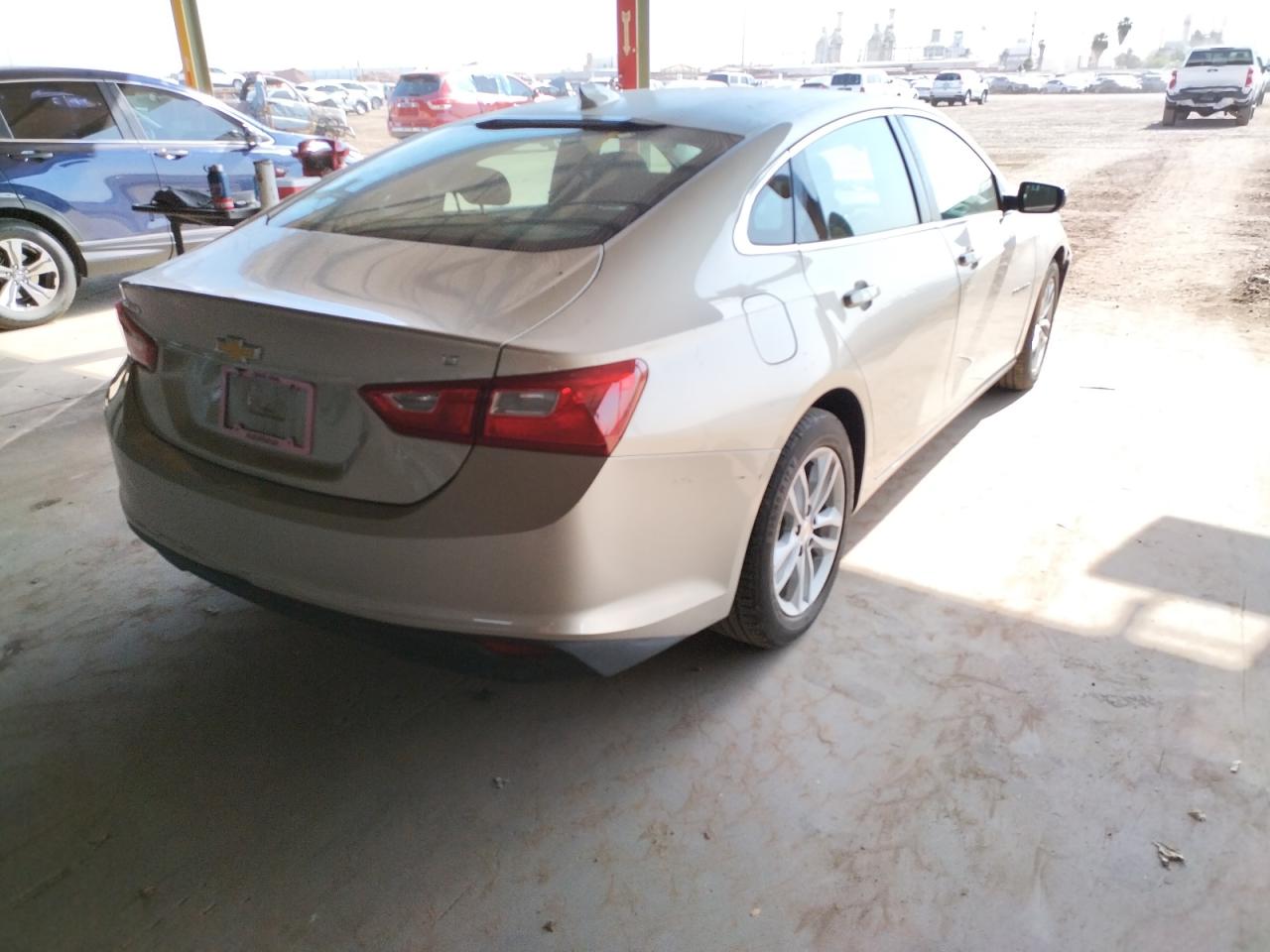Photo 4 from auction – 2016 CHEVROLET MALIBU LT with VIN 1G1ZE5ST5GF232512