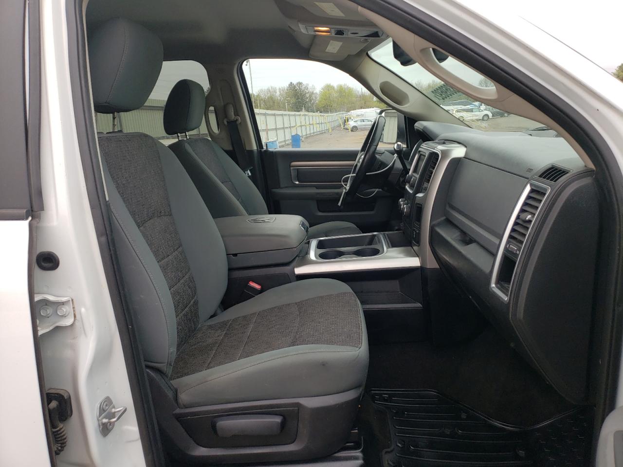 Photo 5 from auction – 2017 RAM 2500 SLT with VIN 3C6TR5DT3HG583943