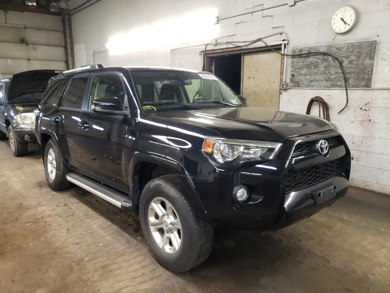 TOYOTA 4RUNNER SR 2019 with VIN JTEBU5JR8K5626257 - Photo from auction
