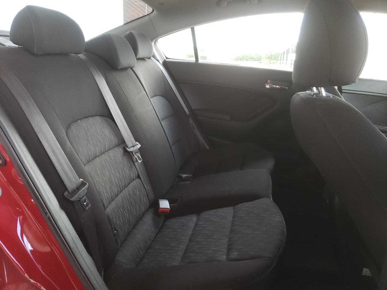Photo 6 from auction – 2016 KIA FORTE LX with VIN KNAFK4A6XG5495512