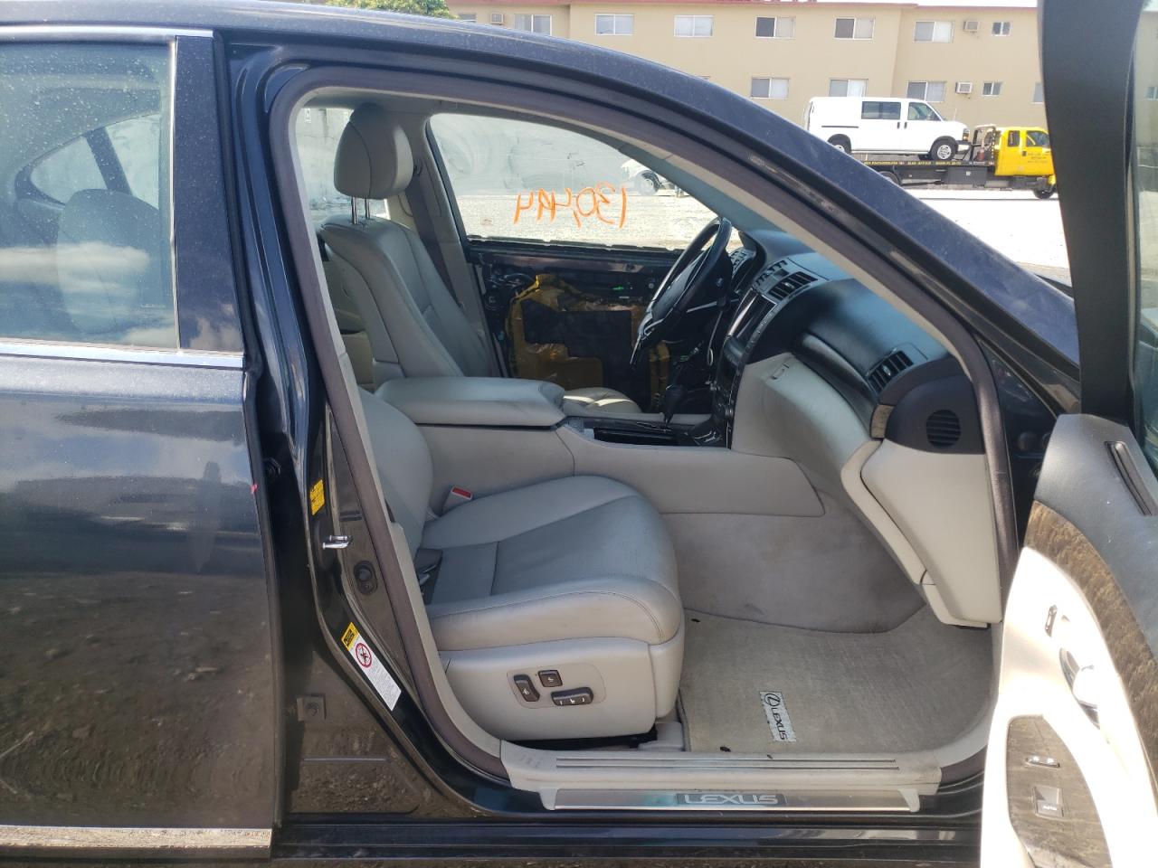 Photo 5 from auction – 2007 LEXUS LS 460L with VIN JTHGL46F975020056
