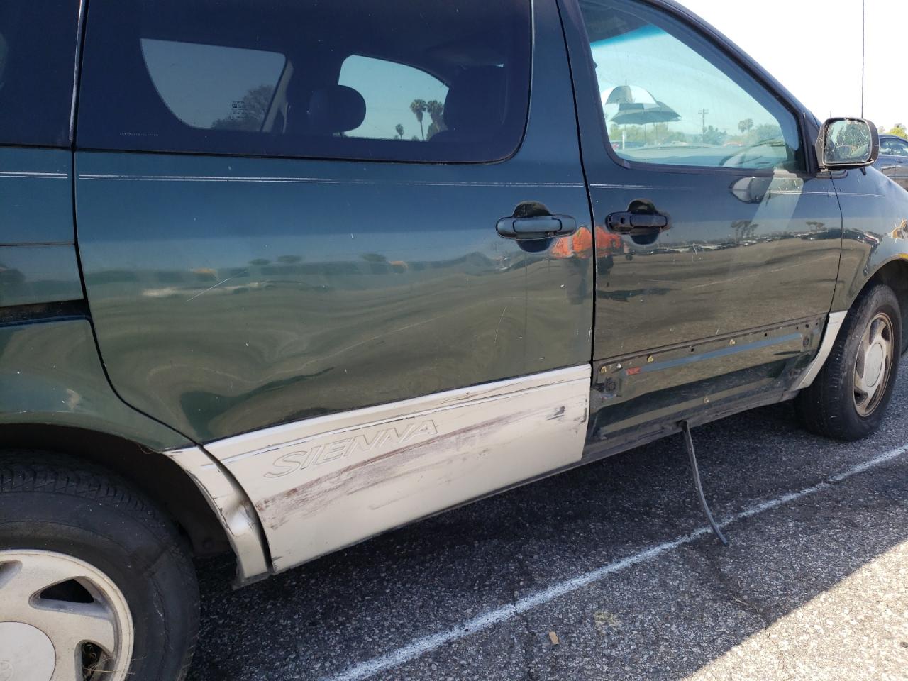 Photo 9 from auction – 2000 TOYOTA SIENNA LE with VIN 4T3ZF13C9YU244738
