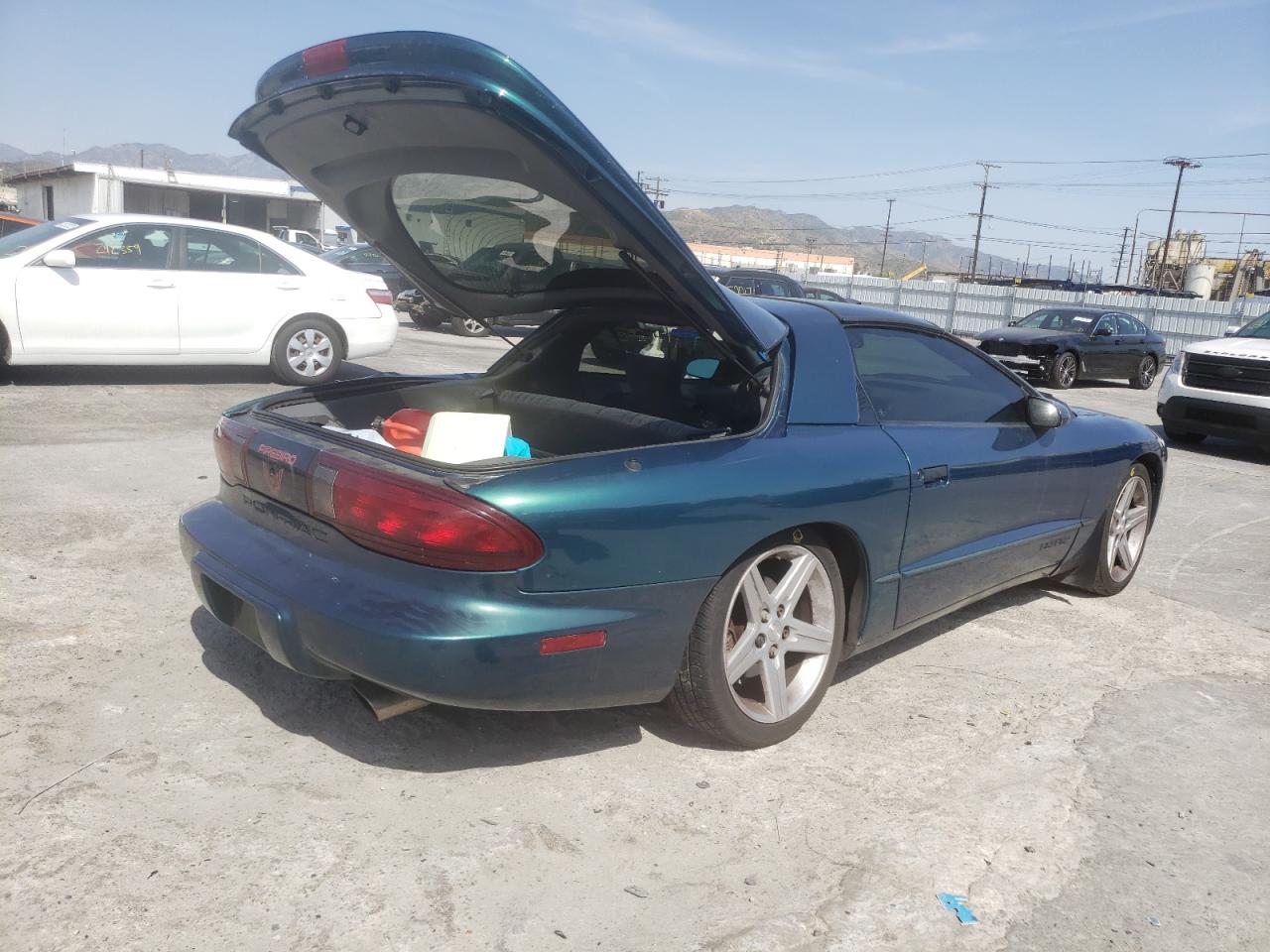 Photo 4 from auction – 1997 PONTIAC FIREBIRD with VIN 2G2FS22K1V2225861