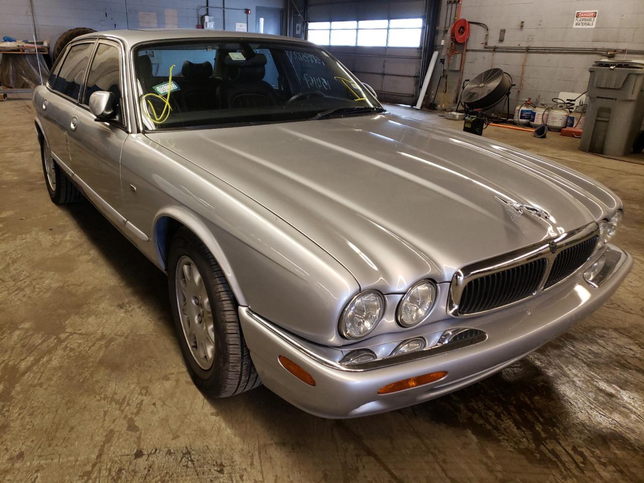 JAGUAR XJ8 2001 with VIN SAJDA14C31LF39211 - Photo from auction