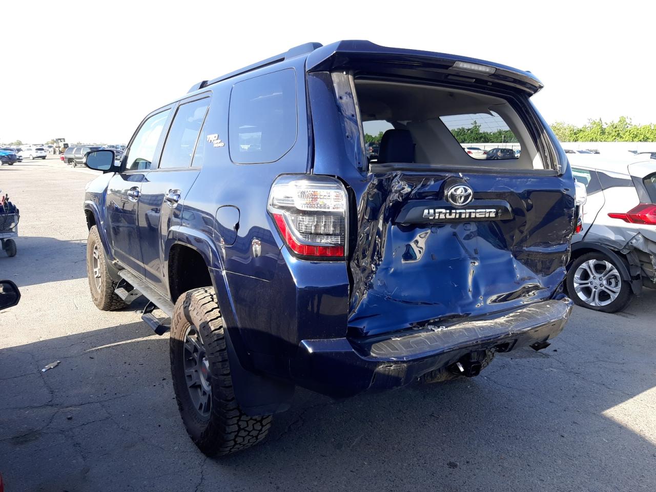 Photo 3 from auction – 2020 TOYOTA 4RUNNER SR with VIN JTEBU5JR0L5789695