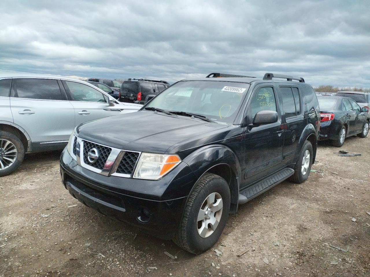 Photo 2 from auction – 2005 NISSAN PATHFINDER with VIN 5N1AR18WX5C735465
