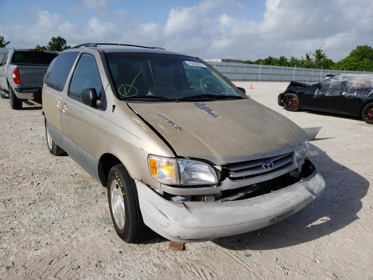 Photo 1 from auction – 2000 TOYOTA SIENNA CE with VIN 4T3ZF19CXYU303688