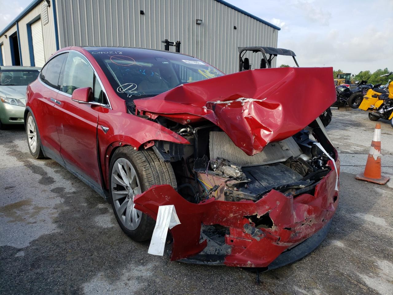 TESLA MODEL X 2017 with VIN 5YJXCDE2XHF040218 - Photo from auction