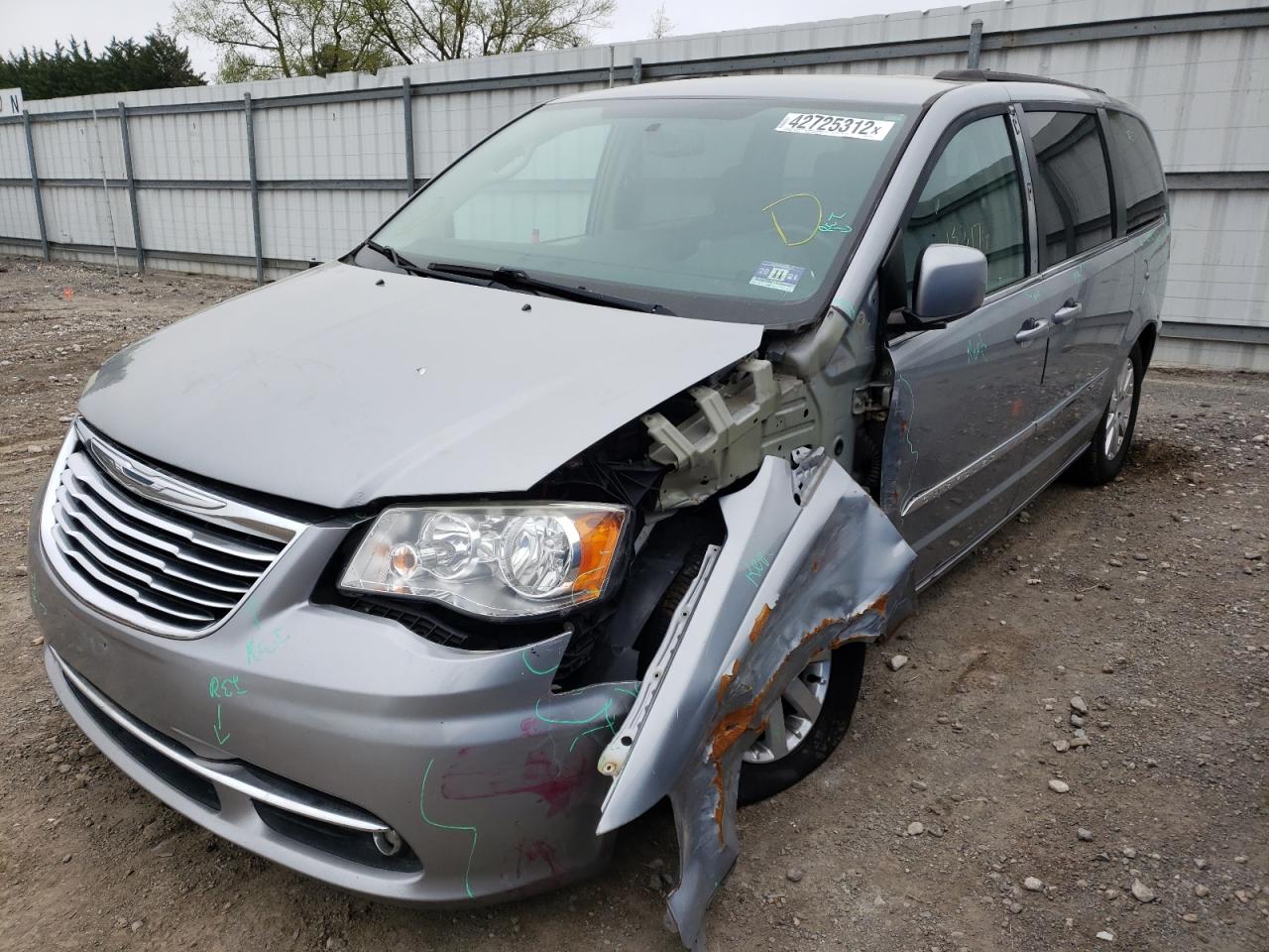 Photo 2 from auction – 2014 CHRYSLER TOWN & COU with VIN 2C4RC1BG6ER445631