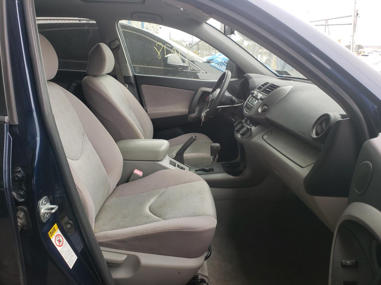 Photo 5 from auction – 2006 TOYOTA RAV4 with VIN JTMZD33V665021564