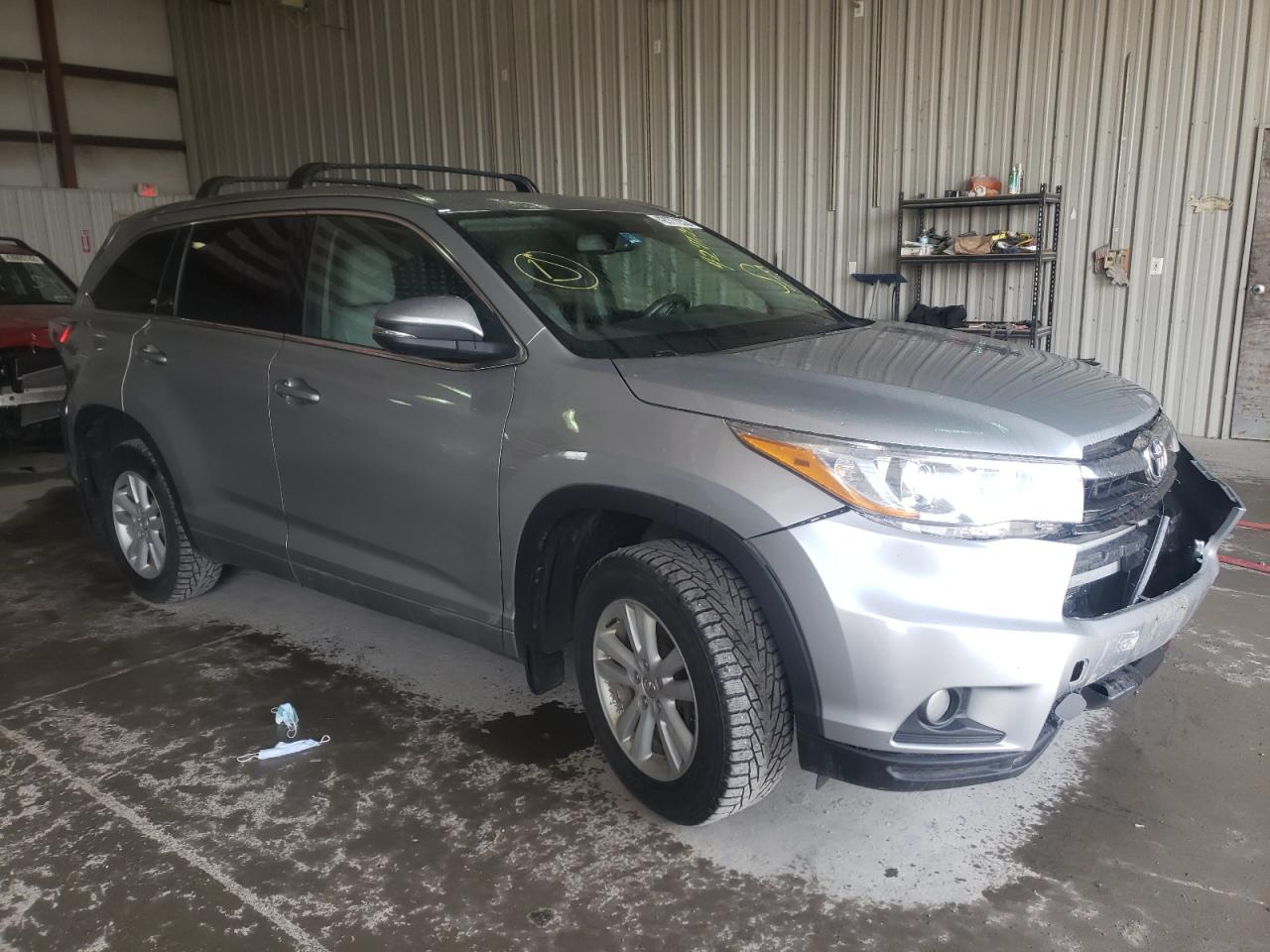 TOYOTA HIGHLANDER 2015 with VIN 5TDJKRFH1FS082231 - Photo from auction