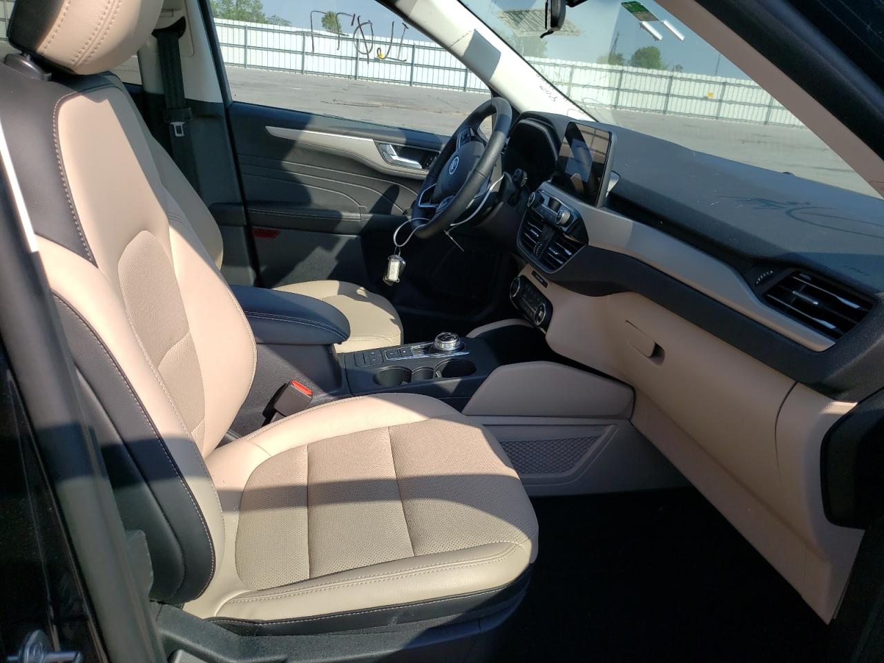 Photo 5 from auction – 2021 FORD ESCAPE SEL with VIN 1FMCU0H67MUA57591