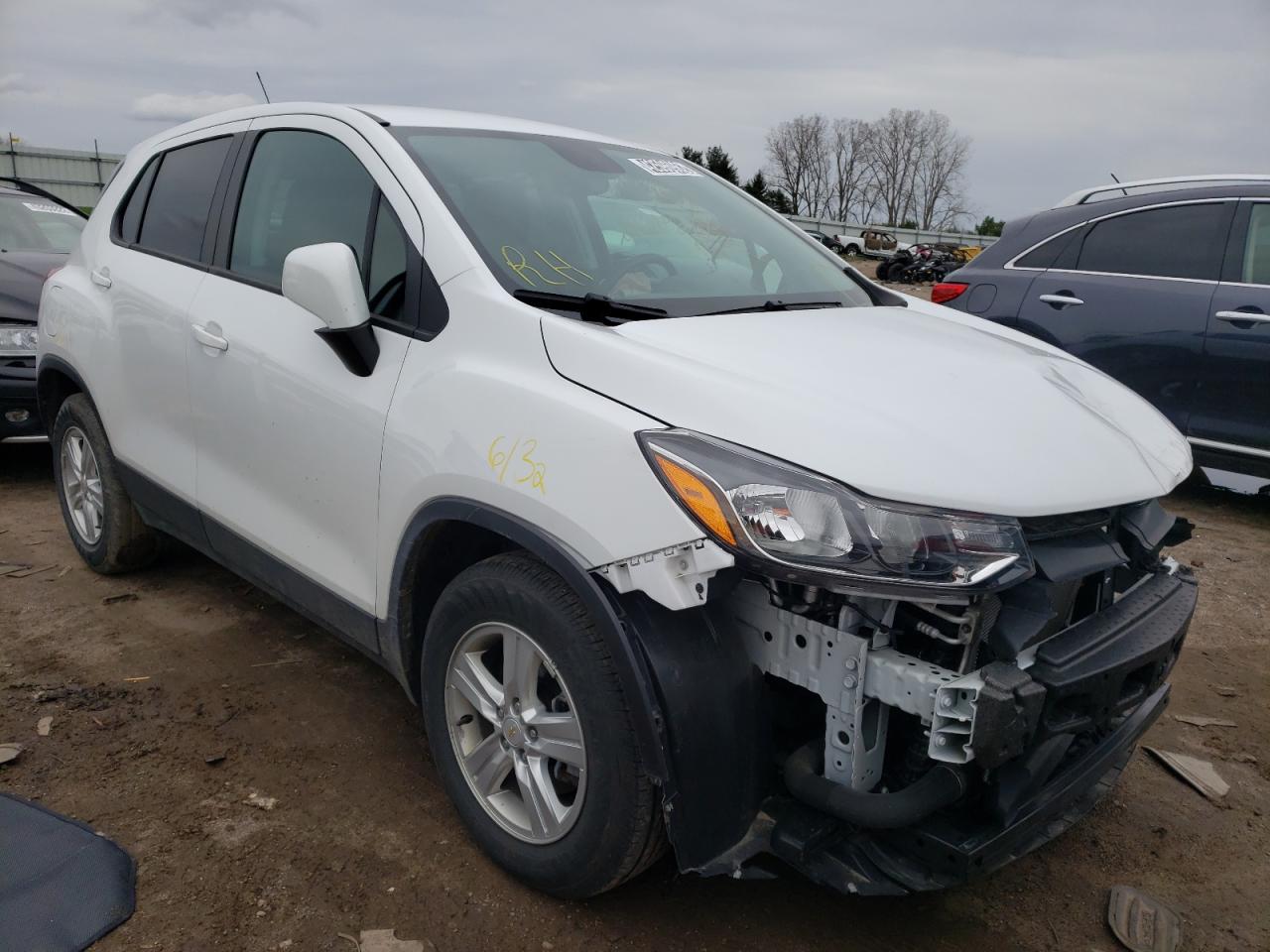 CHEVROLET TRAX LS 2020 with VIN KL7CJKSB4LB084611 - Photo from auction
