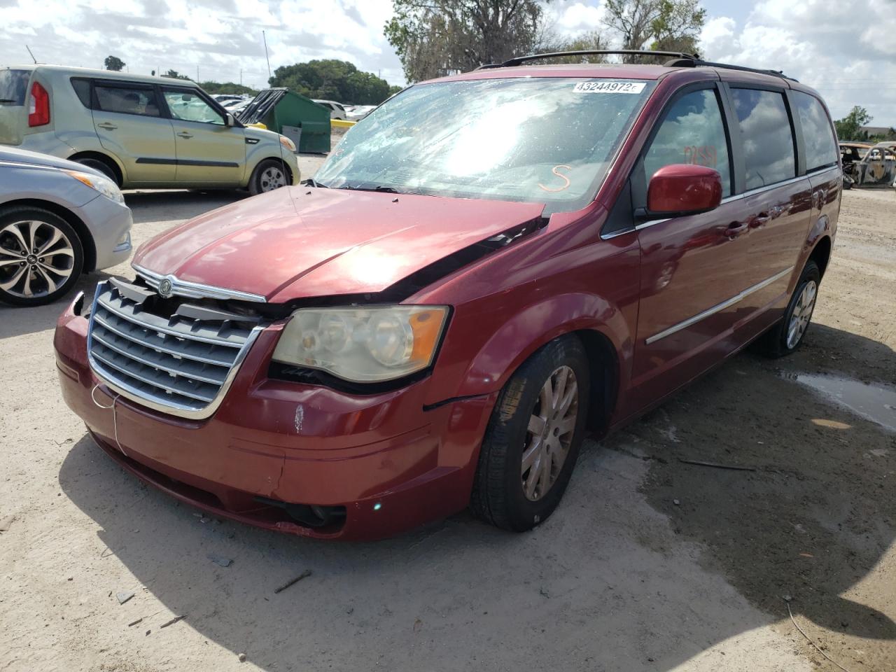 Photo 2 from auction – 2010 CHRYSLER TOWN & COU with VIN 2A4RR8D19AR320806