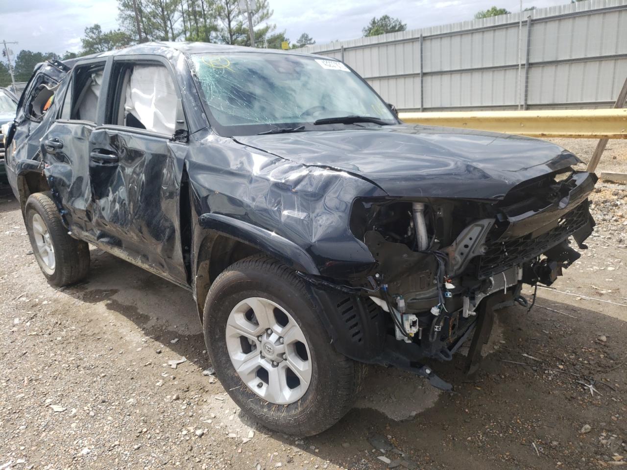 TOYOTA 4RUNNER SR 2021 with VIN JTEEU5JR6M5242428 - Photo from auction
