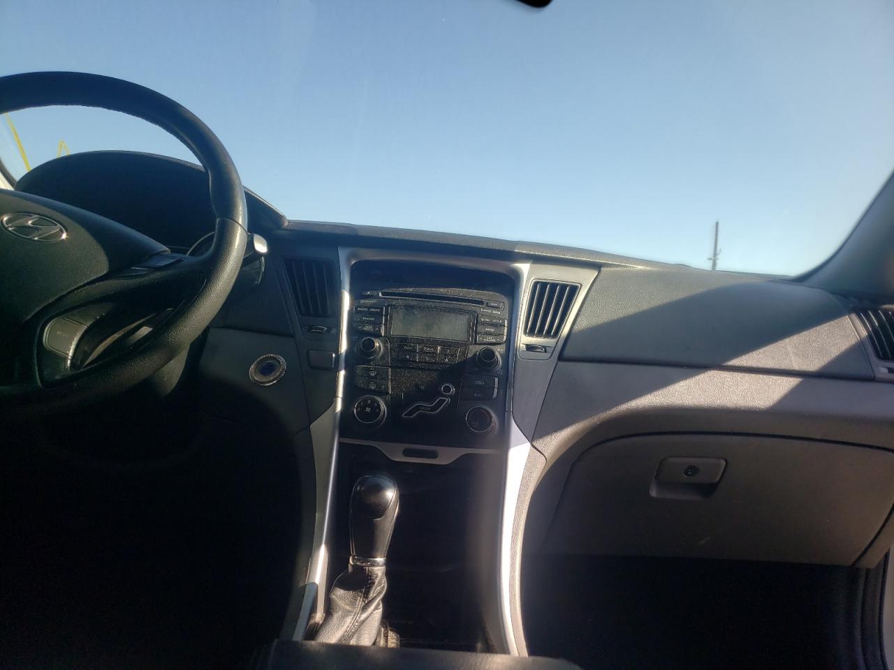 Photo 9 from auction – 2012 HYUNDAI SONATA SE with VIN 5NPEC4AC5CH383678