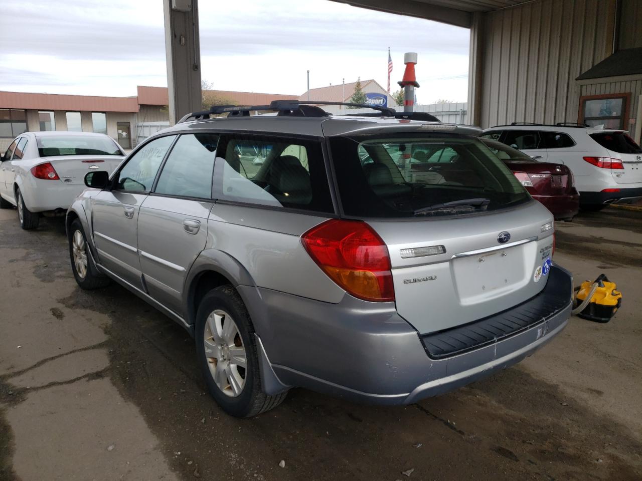 Photo 3 from auction – 2005 SUBARU LEGACY OUT with VIN 4S4BP62C557376749