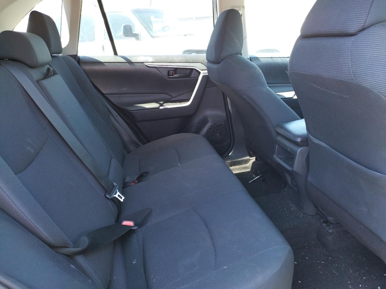 Photo 6 from auction – 2019 TOYOTA RAV4 LE with VIN 2T3G1RFV0KW001697