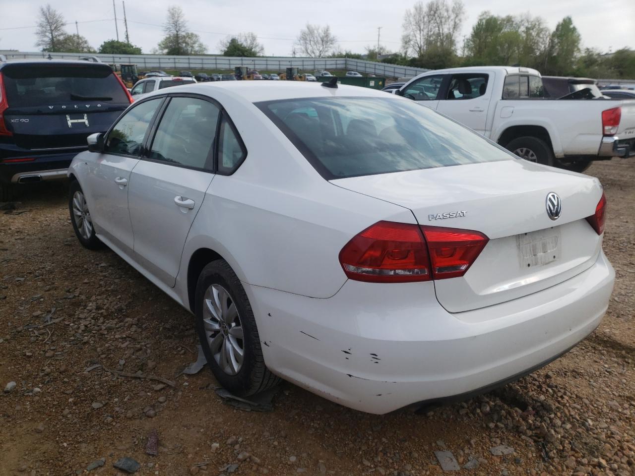 Photo 3 from auction – 2015 VOLKSWAGEN PASSAT S with VIN 1VWAT7A35FC004062
