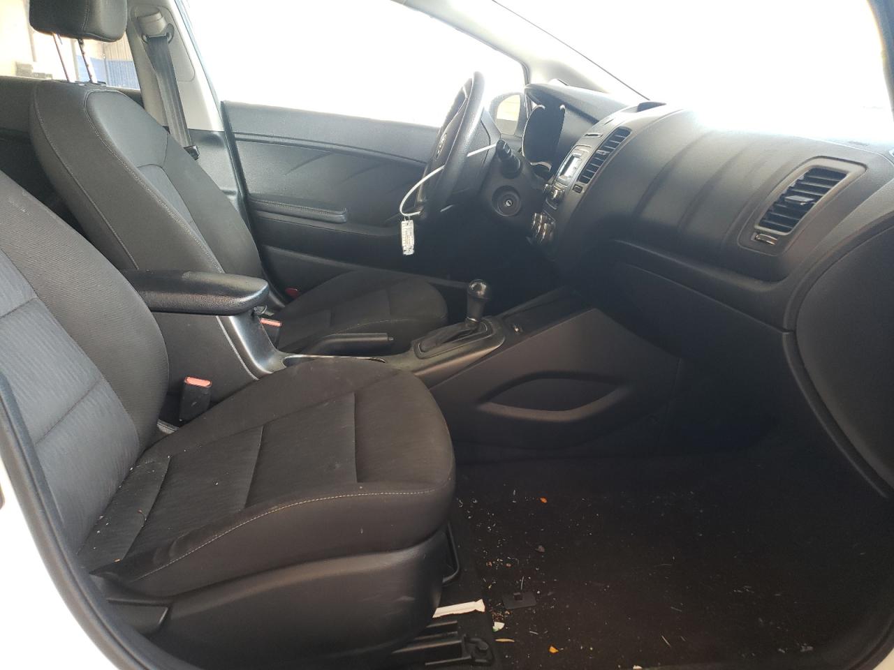 Photo 5 from auction – 2016 KIA FORTE LX with VIN KNAFK4A66G5486113