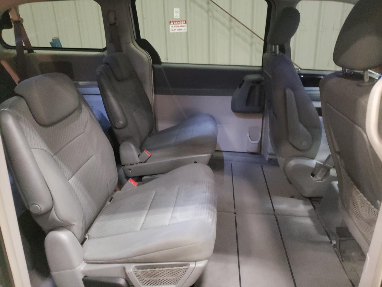 Photo 6 from auction – 2010 DODGE GRAND CARA with VIN 2D4RN5DX5AR127494