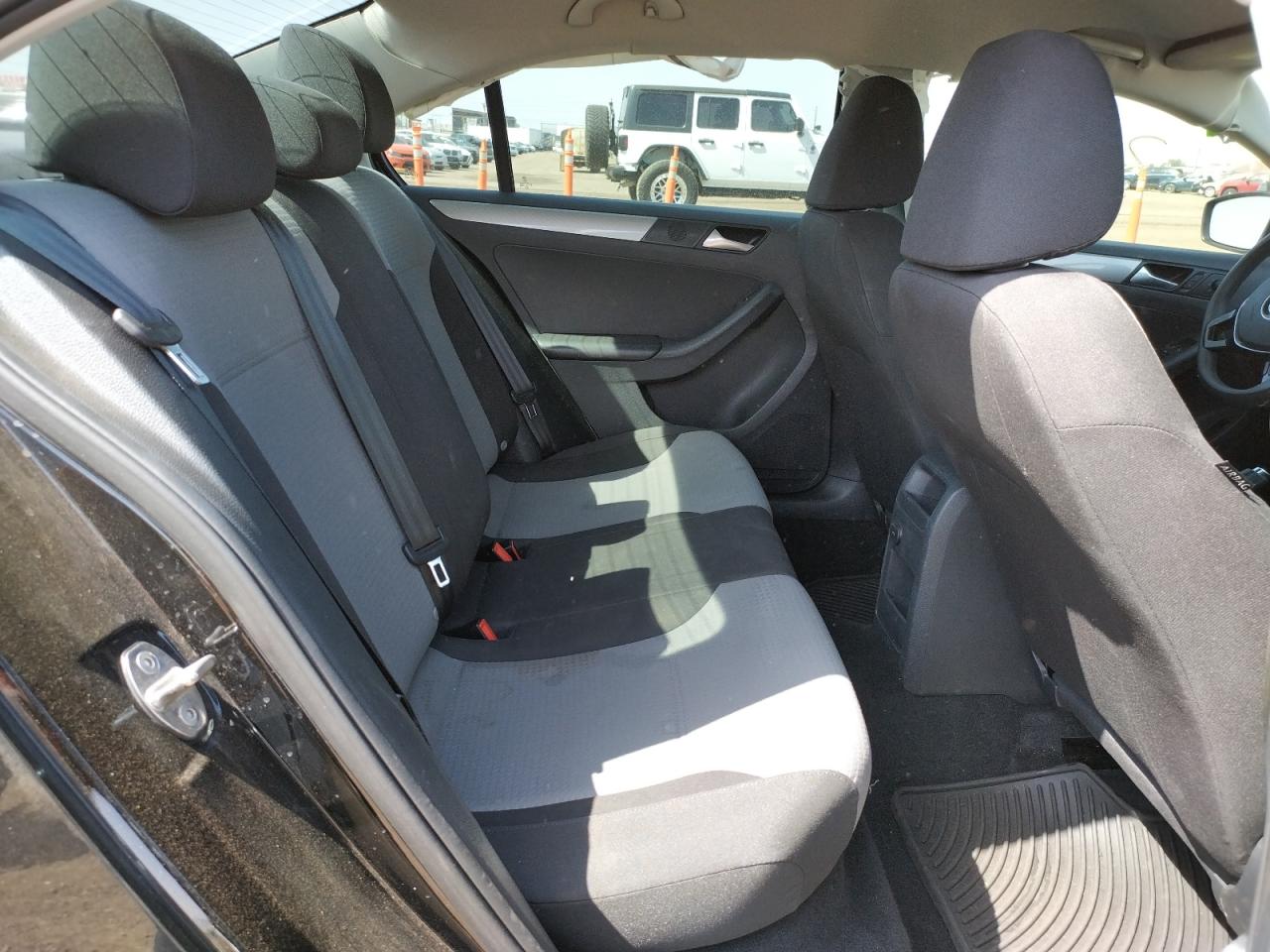Photo 6 from auction – 2017 VOLKSWAGEN JETTA S with VIN 3VW2B7AJ2HM412252