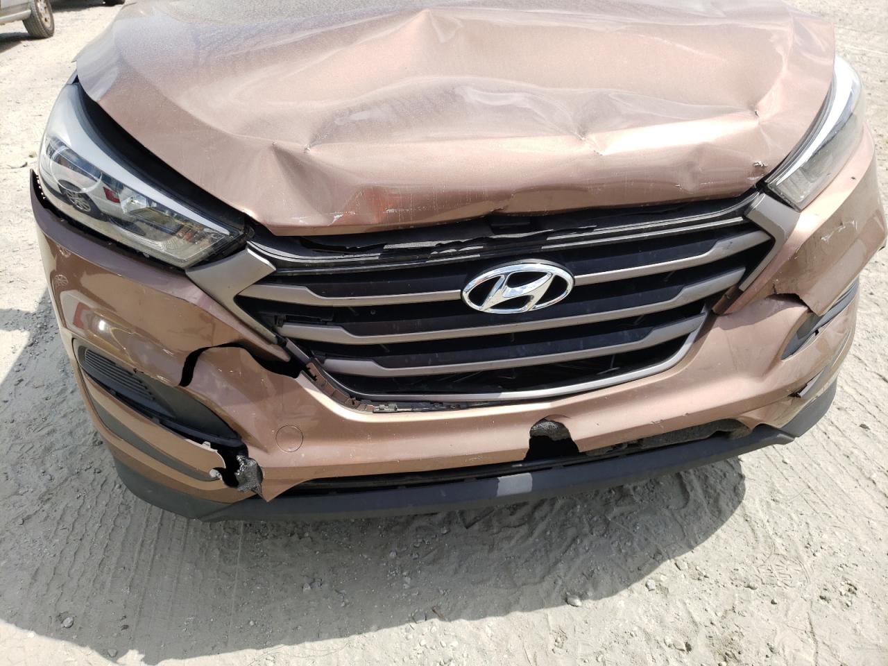 Photo 9 from auction – 2016 HYUNDAI TUCSON SE with VIN KM8J23A44GU179076
