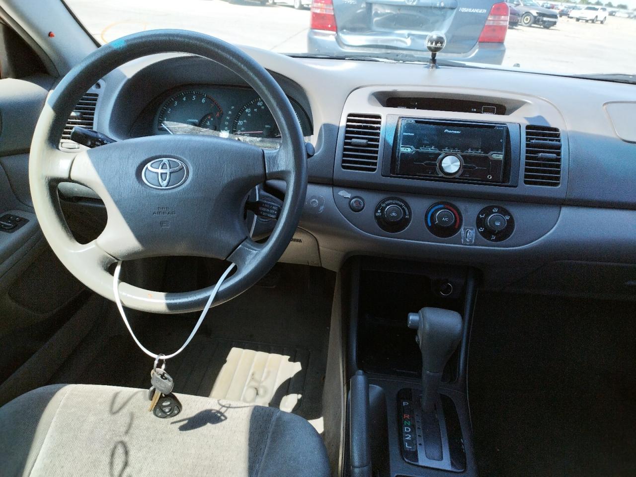 Photo 9 from auction – 2002 TOYOTA CAMRY LE with VIN 4T1BE32K62U597592