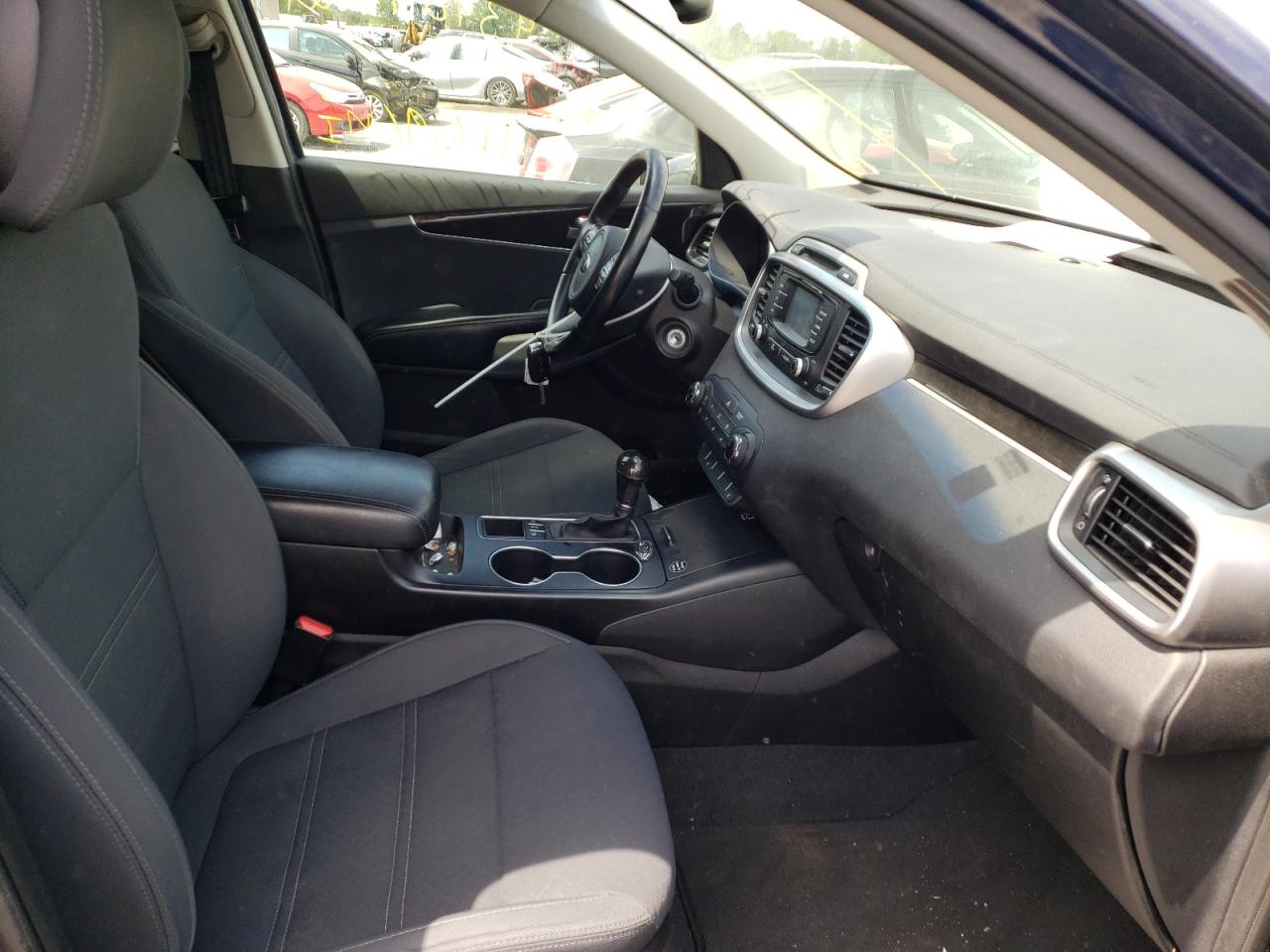 Photo 5 from auction – 2016 KIA SORENTO LX with VIN 5XYPGDA38GG110888