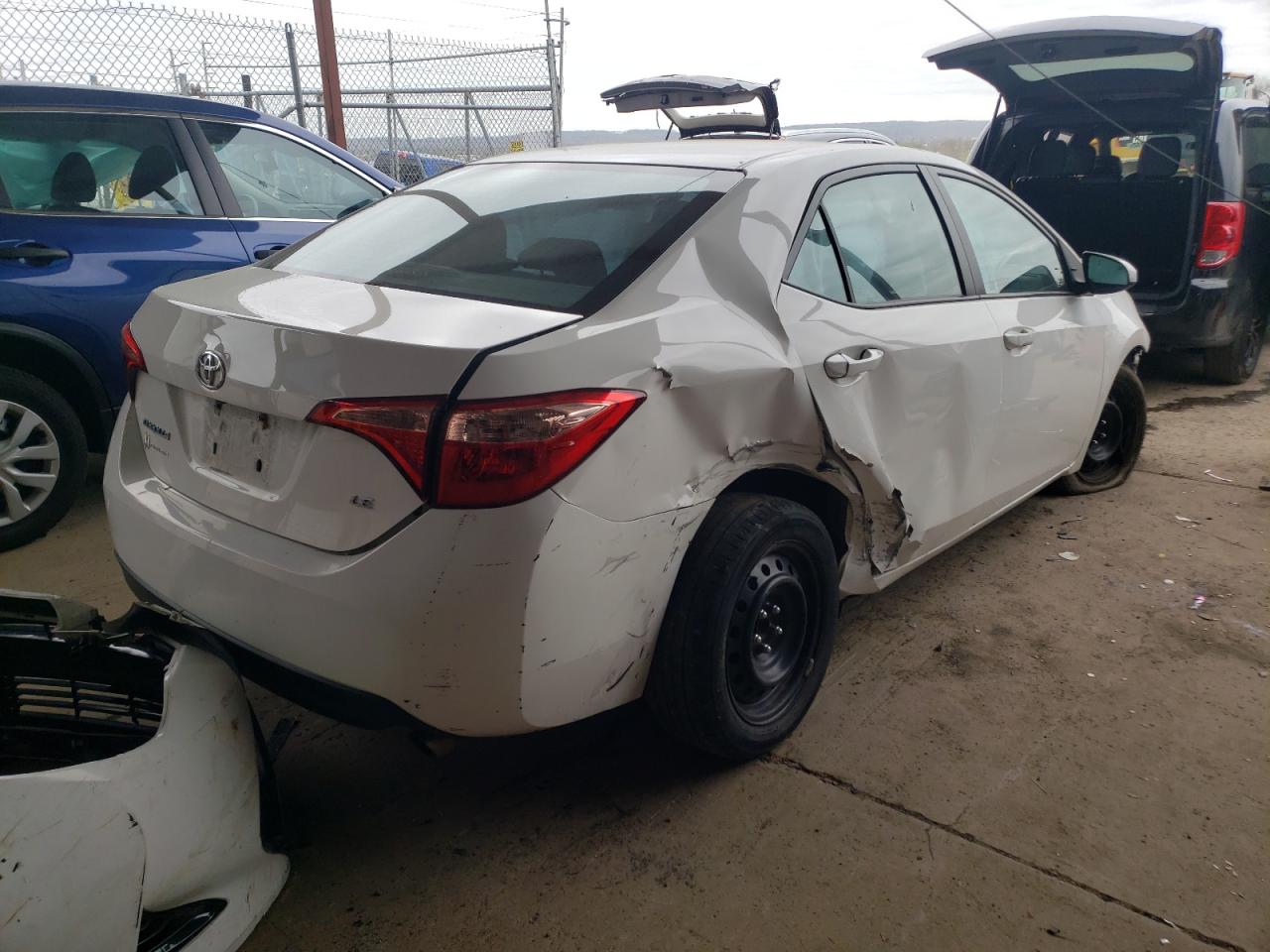 Photo 4 from auction – 2017 TOYOTA COROLLA L with VIN 2T1BURHE5HC864139