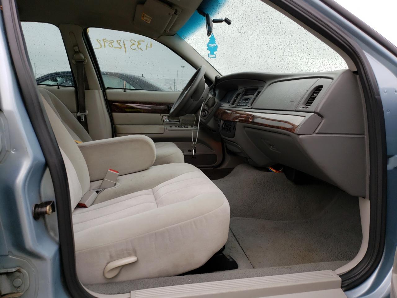 Photo 5 from auction – 2005 MERCURY GRAND MARQ with VIN 2MEFM74W95X613134