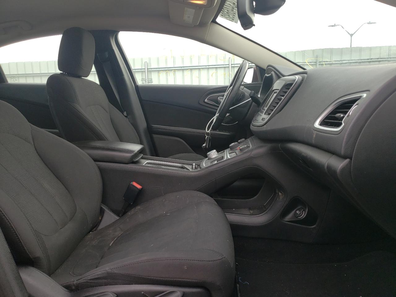 Photo 5 from auction – 2015 CHRYSLER 200 LIMITE with VIN 1C3CCCAB1FN759665